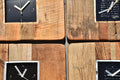Goldene Uhr mit Text Zifferblatt
