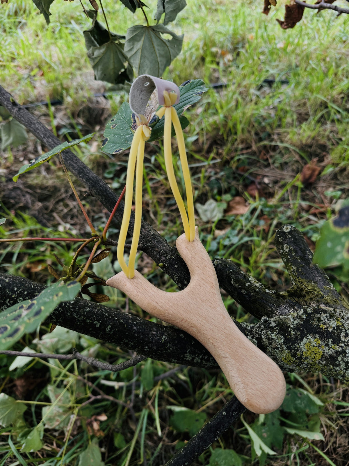 Zwille- Holz Steinschleuder