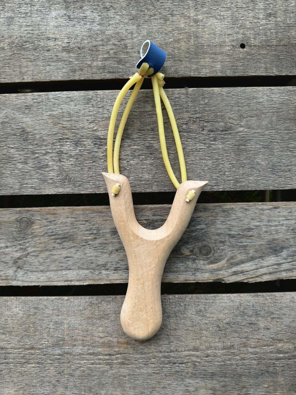 Zwille- Holz Steinschleuder