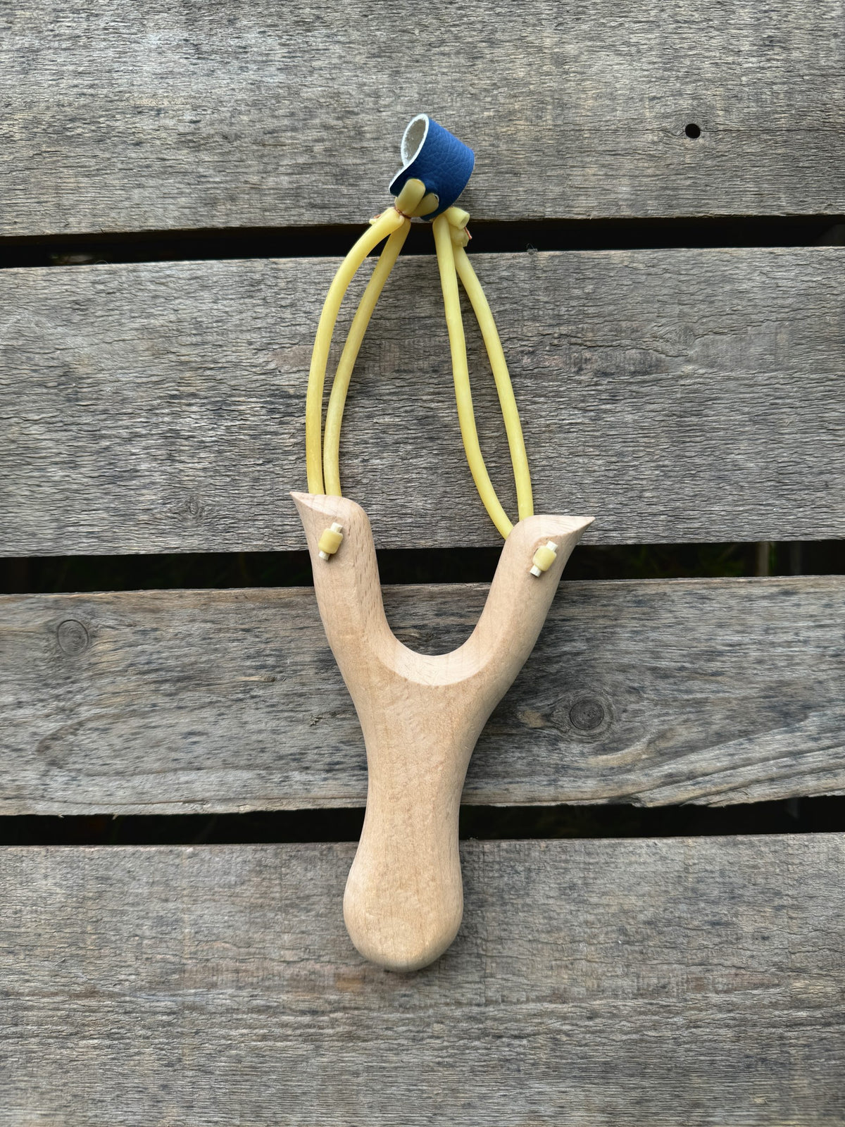 Zwille- Holz Steinschleuder